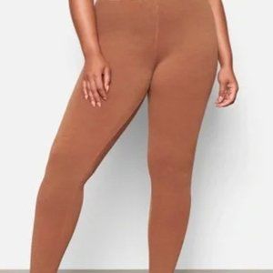 NWT-SKIMS Outdoor Legging